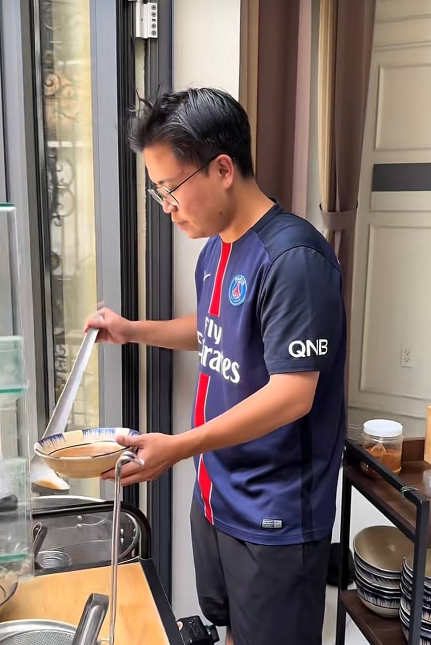 Ở biệt thự chục tỷ đi bán bò kho 55.000 đồng, chủ quán thật thà: