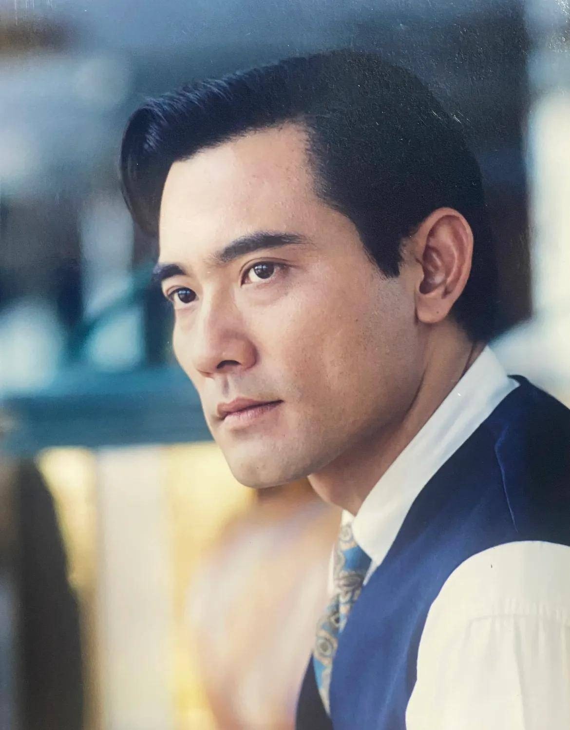 Triệu Văn Tuyên bỏ nghề tiếp viên hàng không, chuyển sang đóng phim và trở thành báu vật của showbiz Hoa ngữ. Ảnh: Sina.