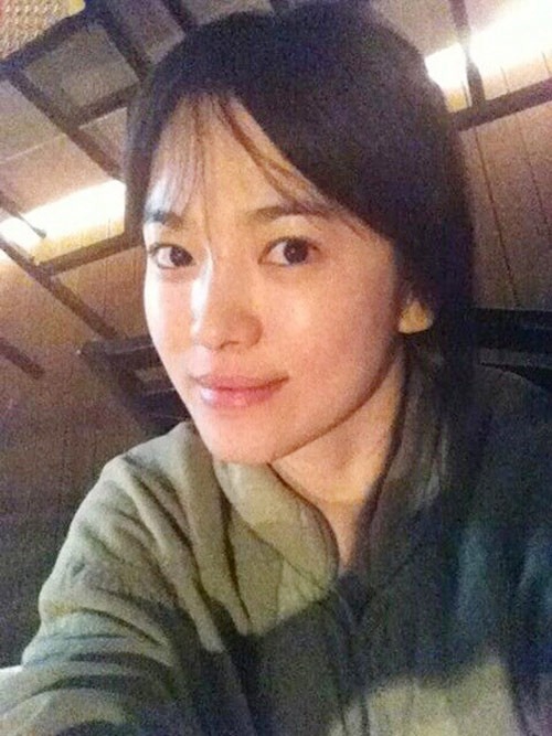 Song Hye Kyo sở hữu đôi mắt to tròn, sống mũi thanh tú cùng đôi môi quyến rũ, sau khoảng 30 năm ra mắt vẫn là 1 trong những nữ thần mặt mộc ở Kbiz. Ảnh: IGNV