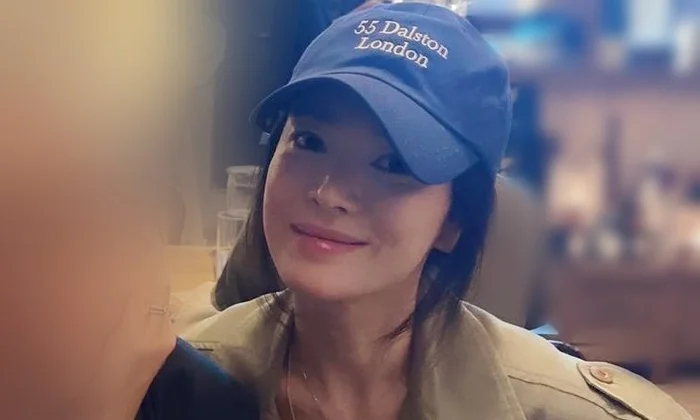 Mỹ nhân The Glory còn không ngại để mặt mộc ra ngoài. Qua ống kính cam thường của khán giả, visual Song Hye Kyo vẫn được khen ngợi hết lời. Ảnh: IGNV