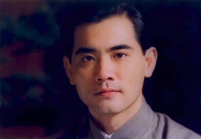Nam diễn viên đẹp trai số 1 showbiz bỏ phố về quê nuôi vịt chăn ngan, nay cạo trọc đầu phát tướng không thể nhận ra