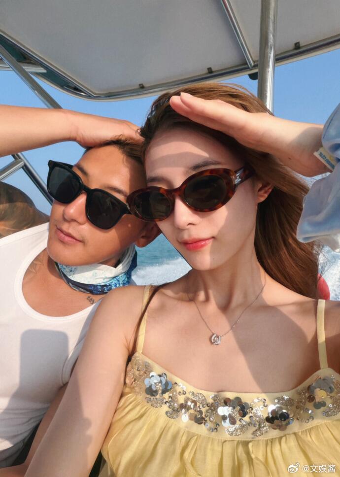Tóm gọn nàng thơ gen Z mặt mộc đi làm trợ lý cho chủ tịch showbiz, ra về bị ekip bỏ lại đứng lủi thủi 1 mình trên phố