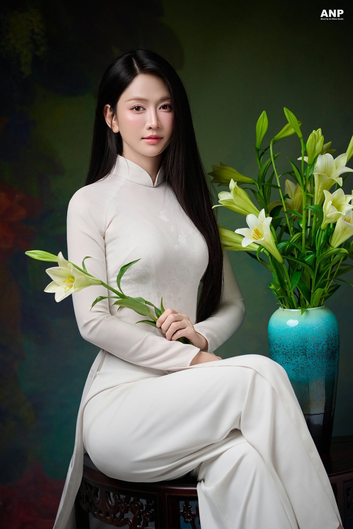 Lê Bống cắm hoa sen “chọc giận” 1 triệu người
