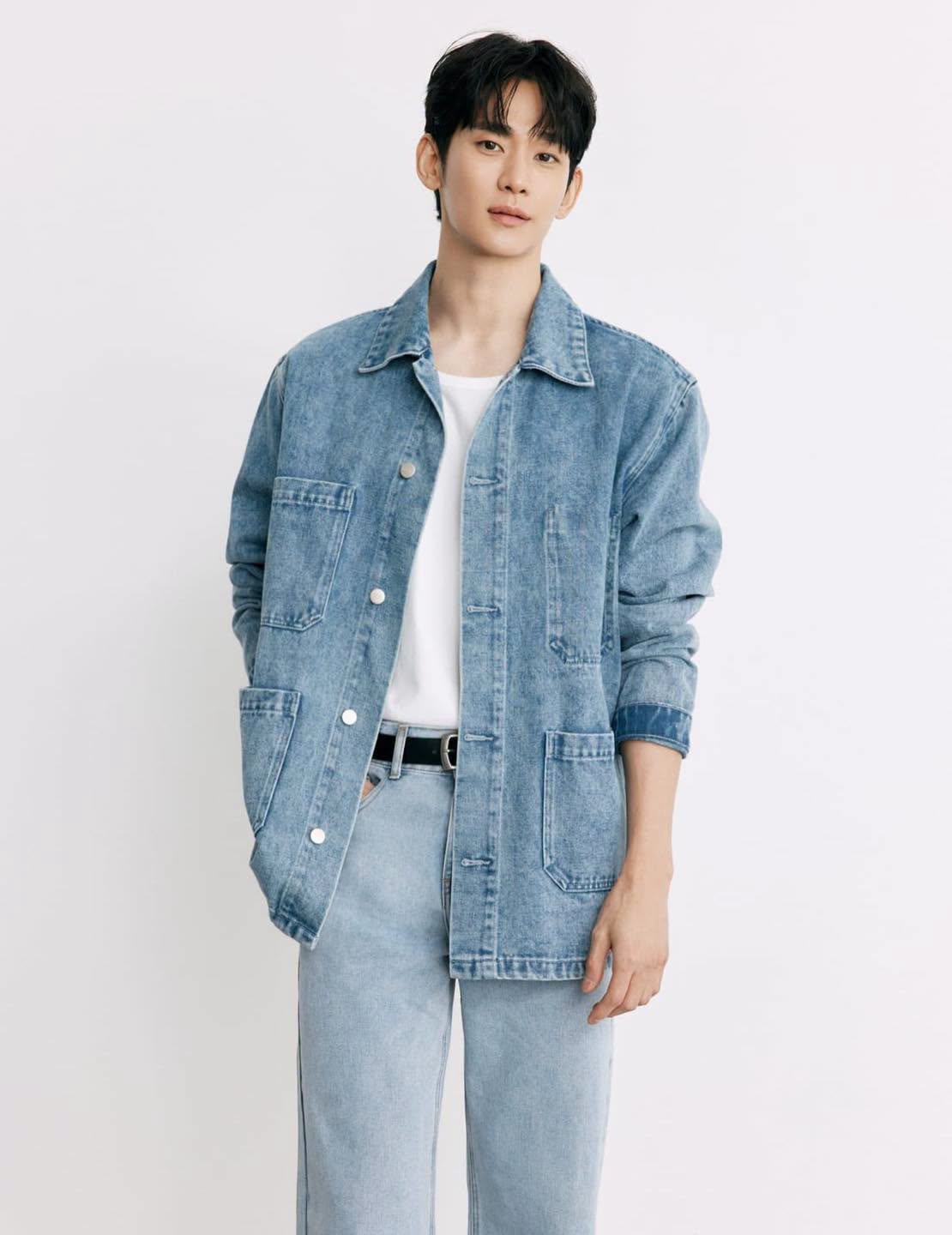 Diện mạo của Kim Soo Hyun sau hơn 1 năm ở ẩn vì bê bối. Anh vẫn giữ được phong thái như thời điểm trước khi xảy ra scandal. Nhưng nhìn chung, nam diễn viên trông gầy hơn so với trước đây. Ảnh: X.