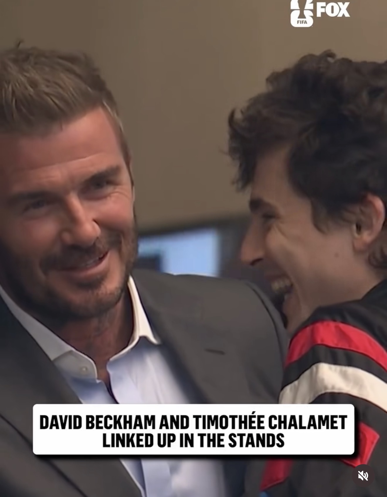 Khoảnh khắc gặp gỡ với huyền thoại David Beckham trong khu vực VIP gây chú ý.