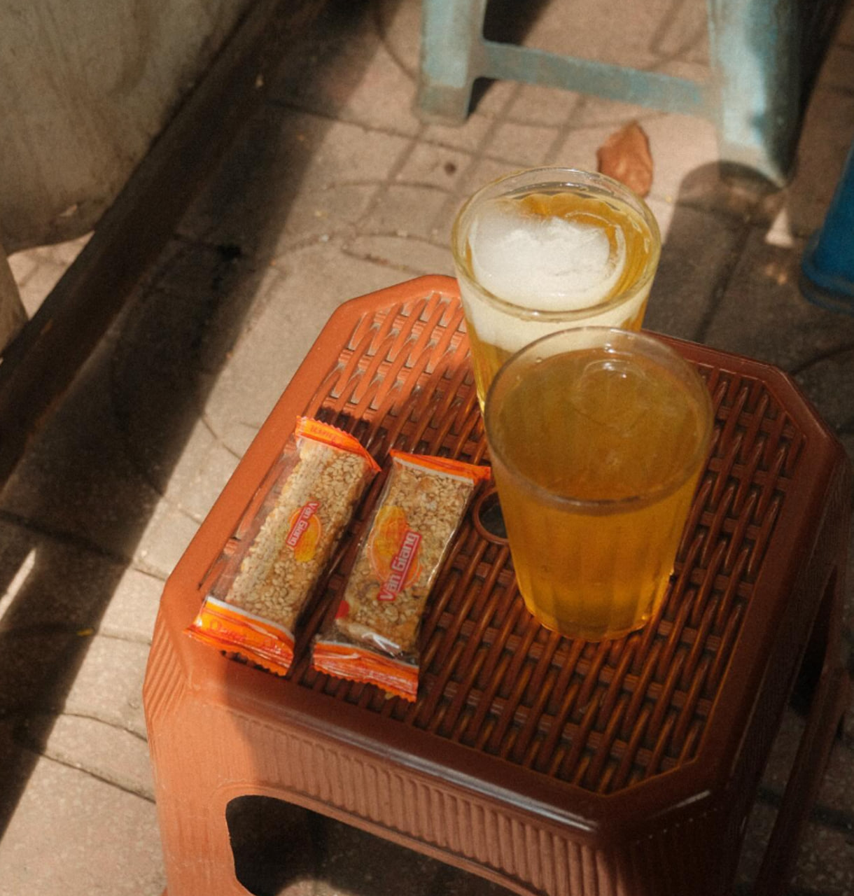 Thức uống đơn giản hiện diện ở mọi ngóc ngách của Hà Nội (Ảnh: @_harvinn_)