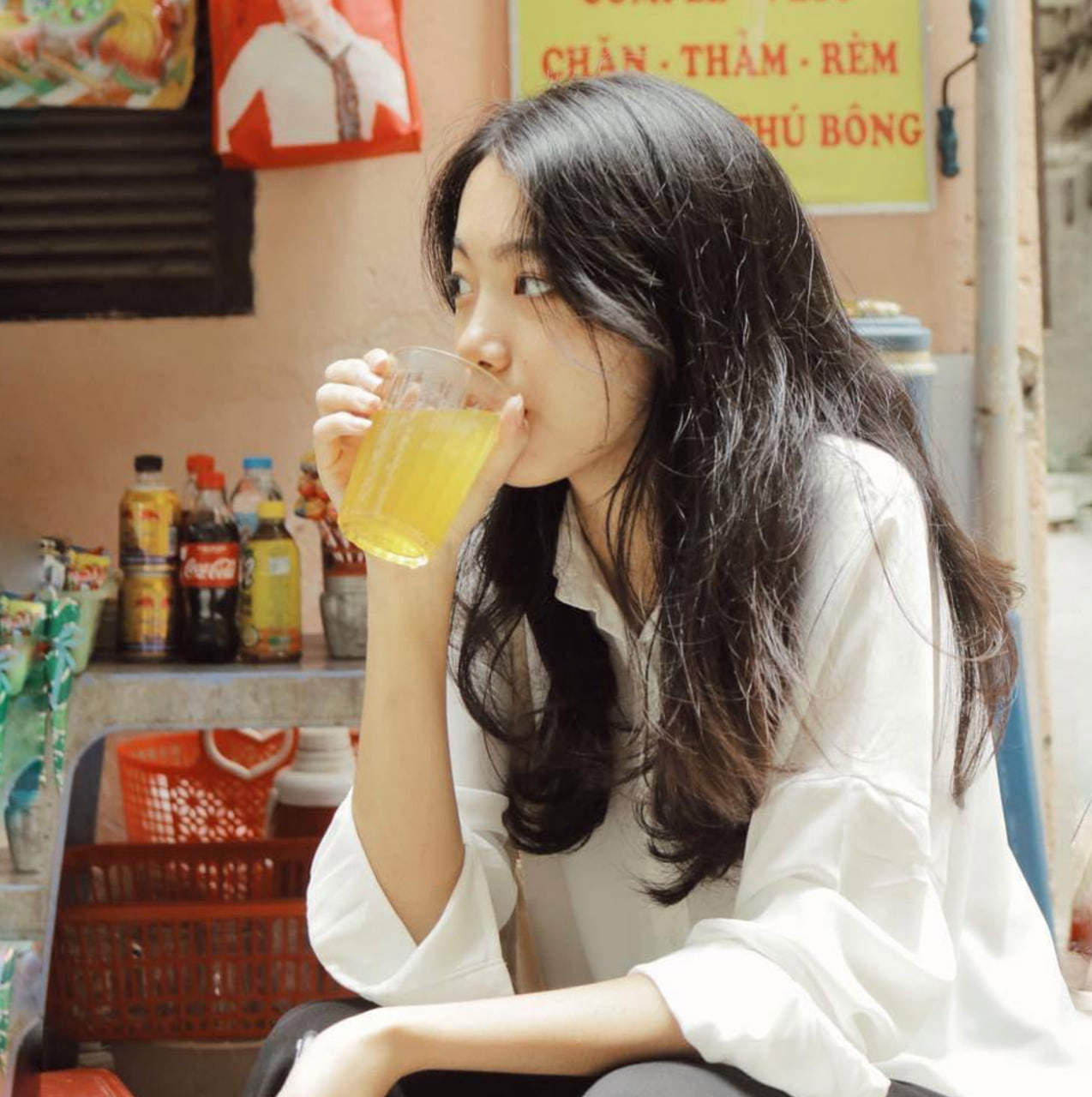Hình ảnh quen thuộc của người Việt gắn liền với hình ảnh “trà chanh vỉa hè” (Ảnh: Linh Nguyễn)