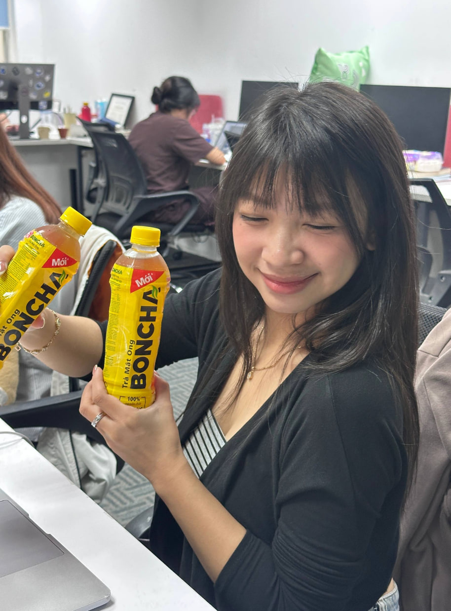 Trà Mật Ong BONCHA Chanh Nhật Yuzu được các nhân viên văn phòng đặc biệt yêu thích (Ảnh: Anh Thơ)