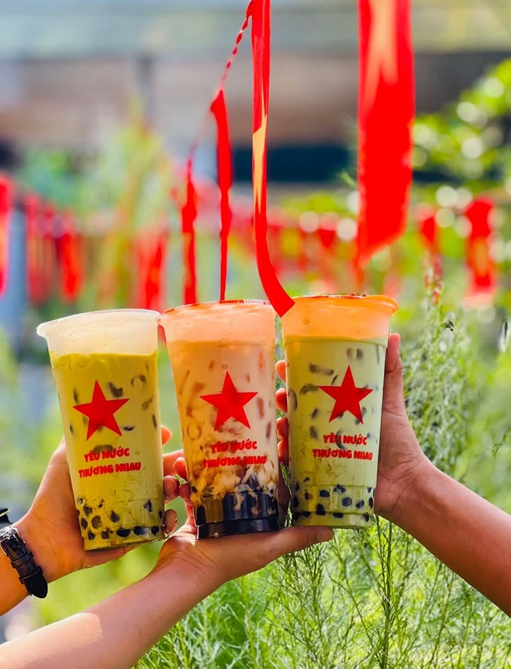 Bỏ chạy xe ôm công nghệ, chủ quán trà sữa 10 năm nổi tiếng vì... nghỉ bán liên tục, khách nói