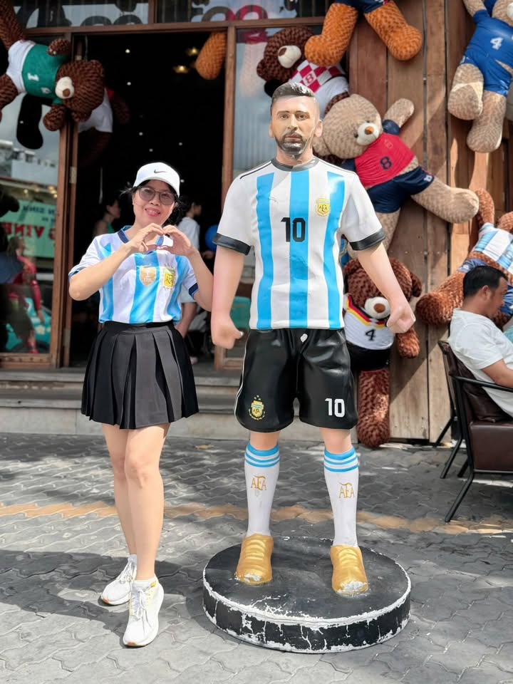 Highlands mở xuyên đêm xem chung kết World Cup, nhiều quán cà phê cũng “thức trắng” phục vụ fan