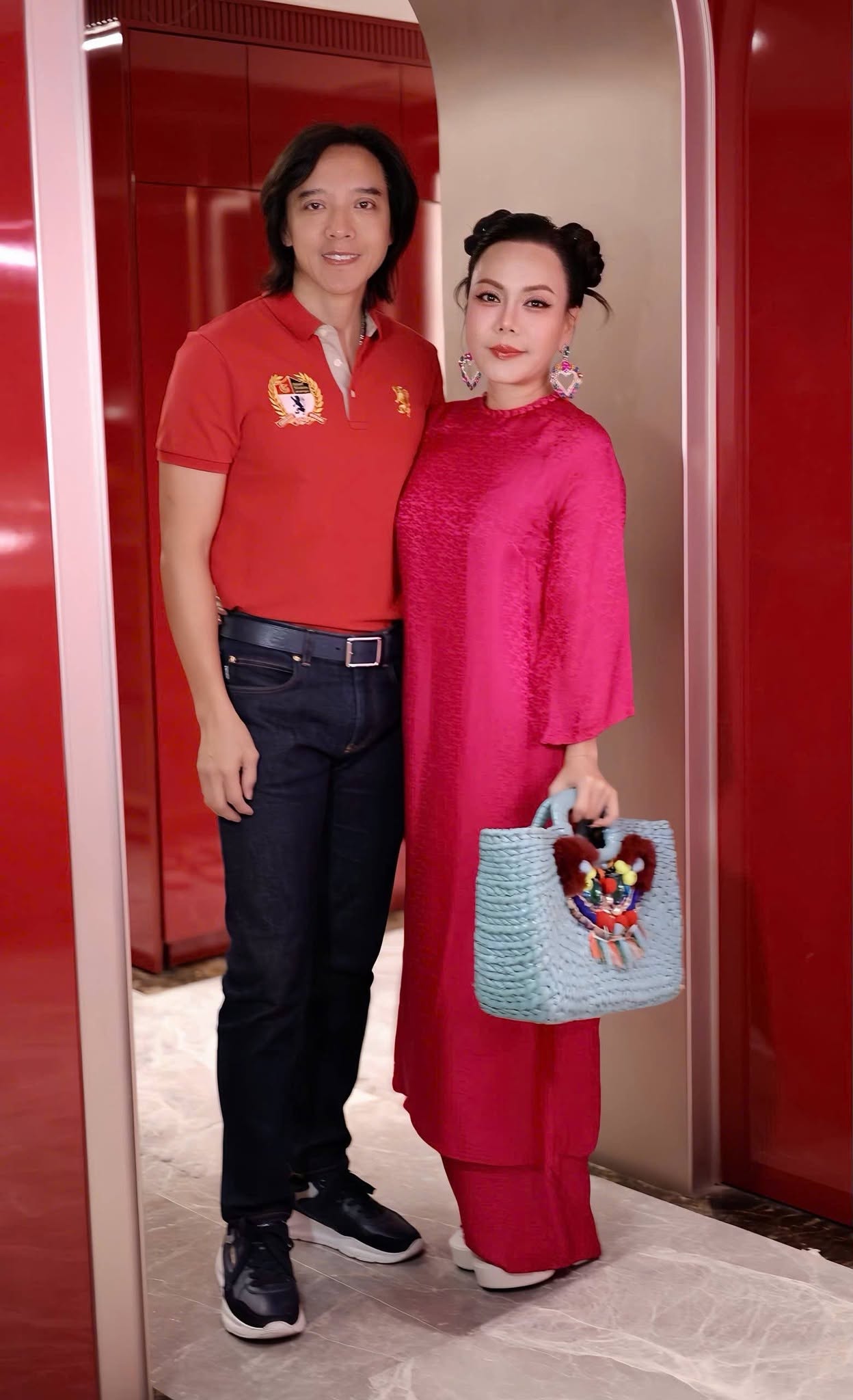 Từ sau khi chuyển về Việt Nam sinh sống, Hoài Phương luôn đồng hành cùng vợ trong mọi hoạt động