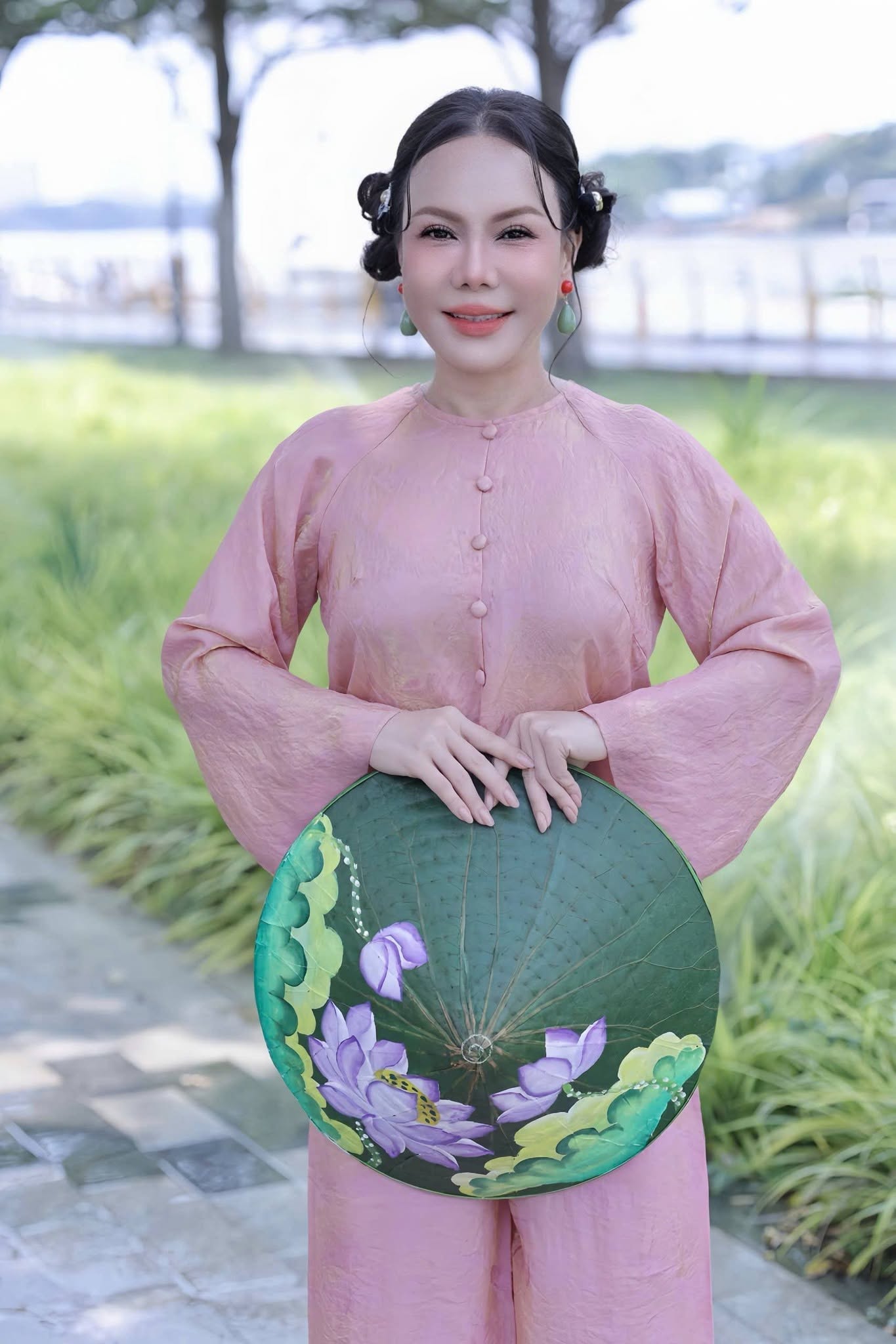Nghệ sĩ Việt Hương đã có nhiều năm hoạt động nghệ thuật, ai cũng biết mặt
