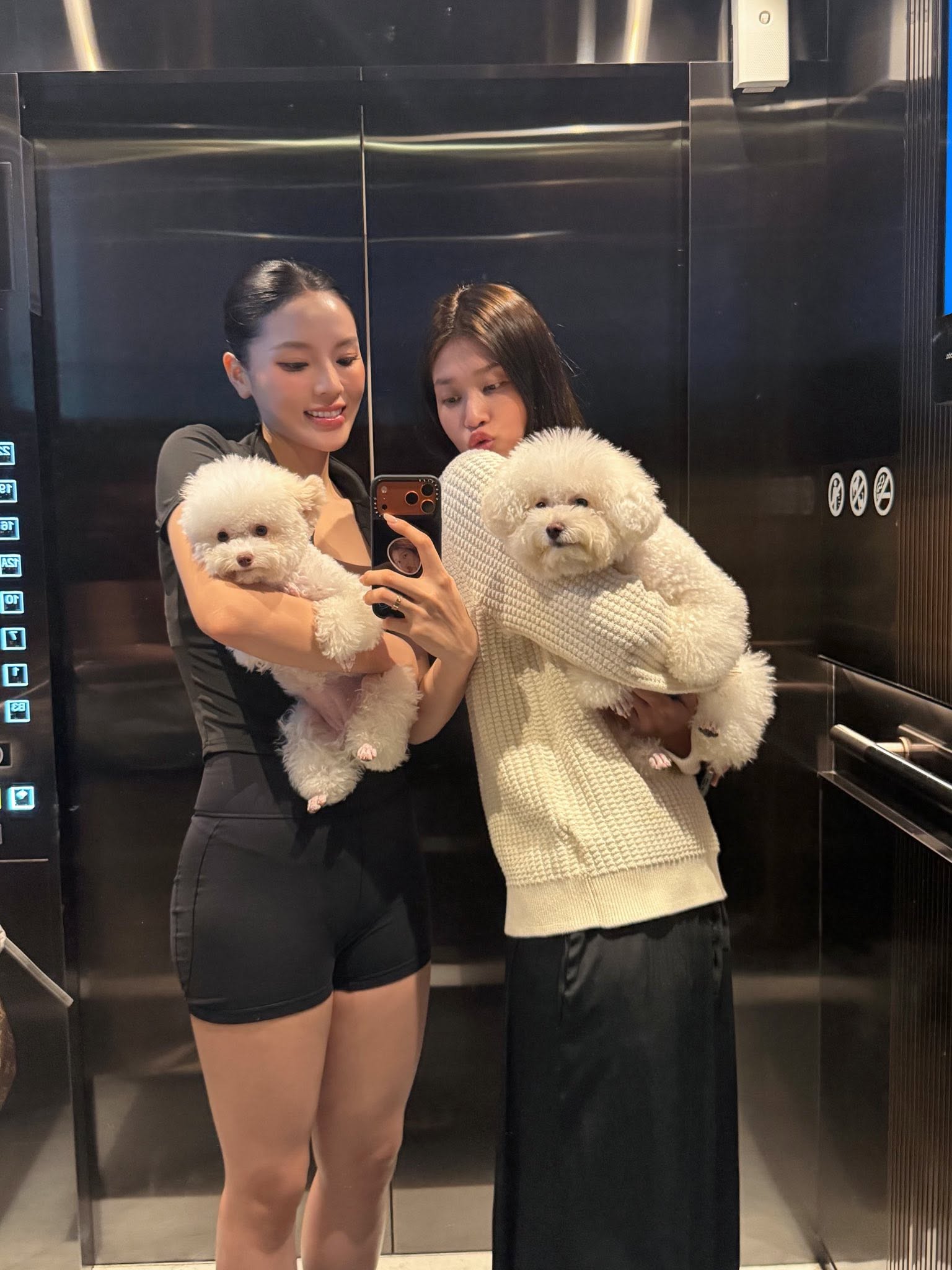 Thời gian qua, cả hai mỹ nhân đều rất thoải mái chia sẻ những khoảnh khắc ngọt ngào bên nhau