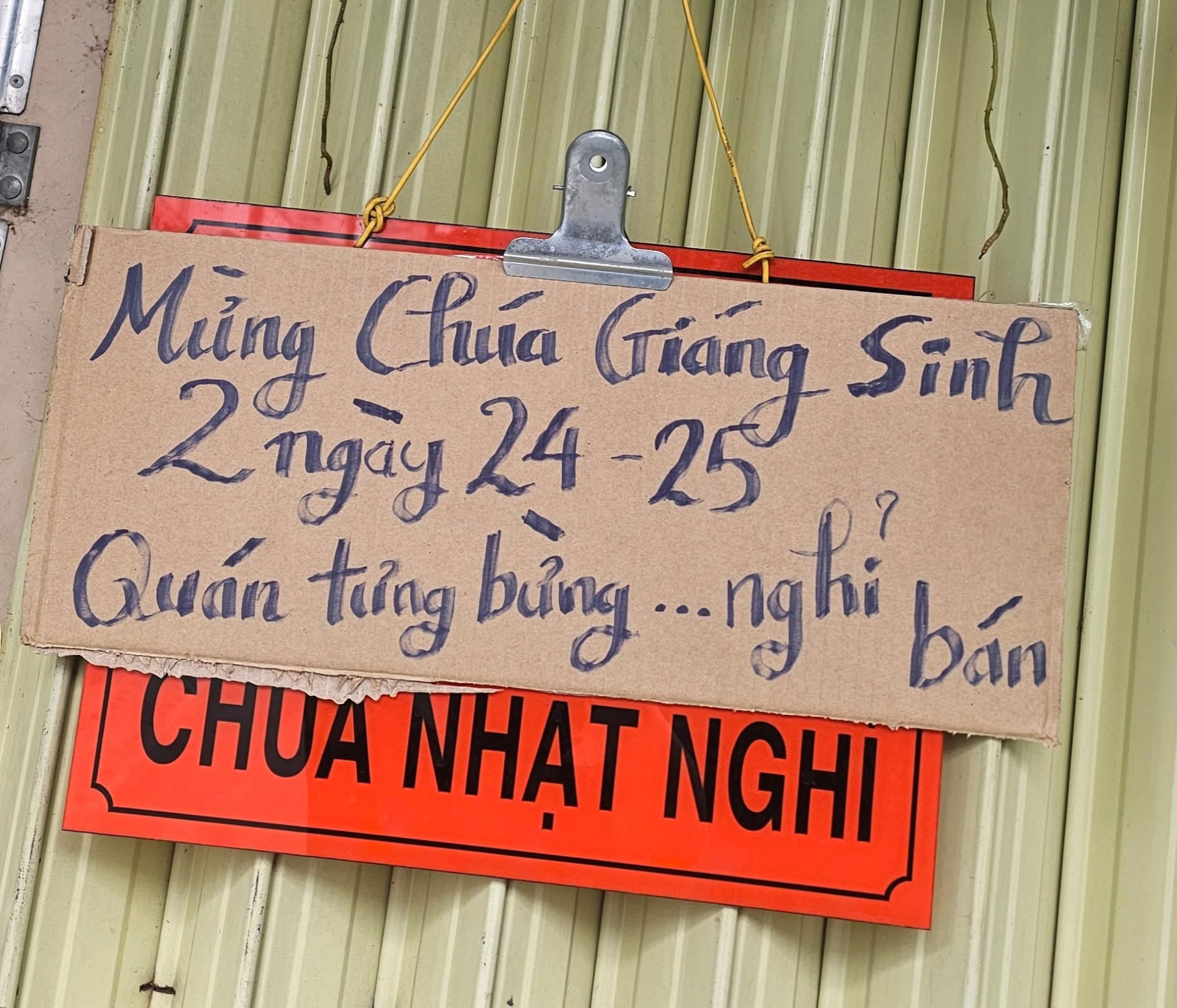 Bỏ chạy xe ôm công nghệ, chủ quán trà sữa 10 năm nổi tiếng vì... nghỉ bán liên tục, khách nói