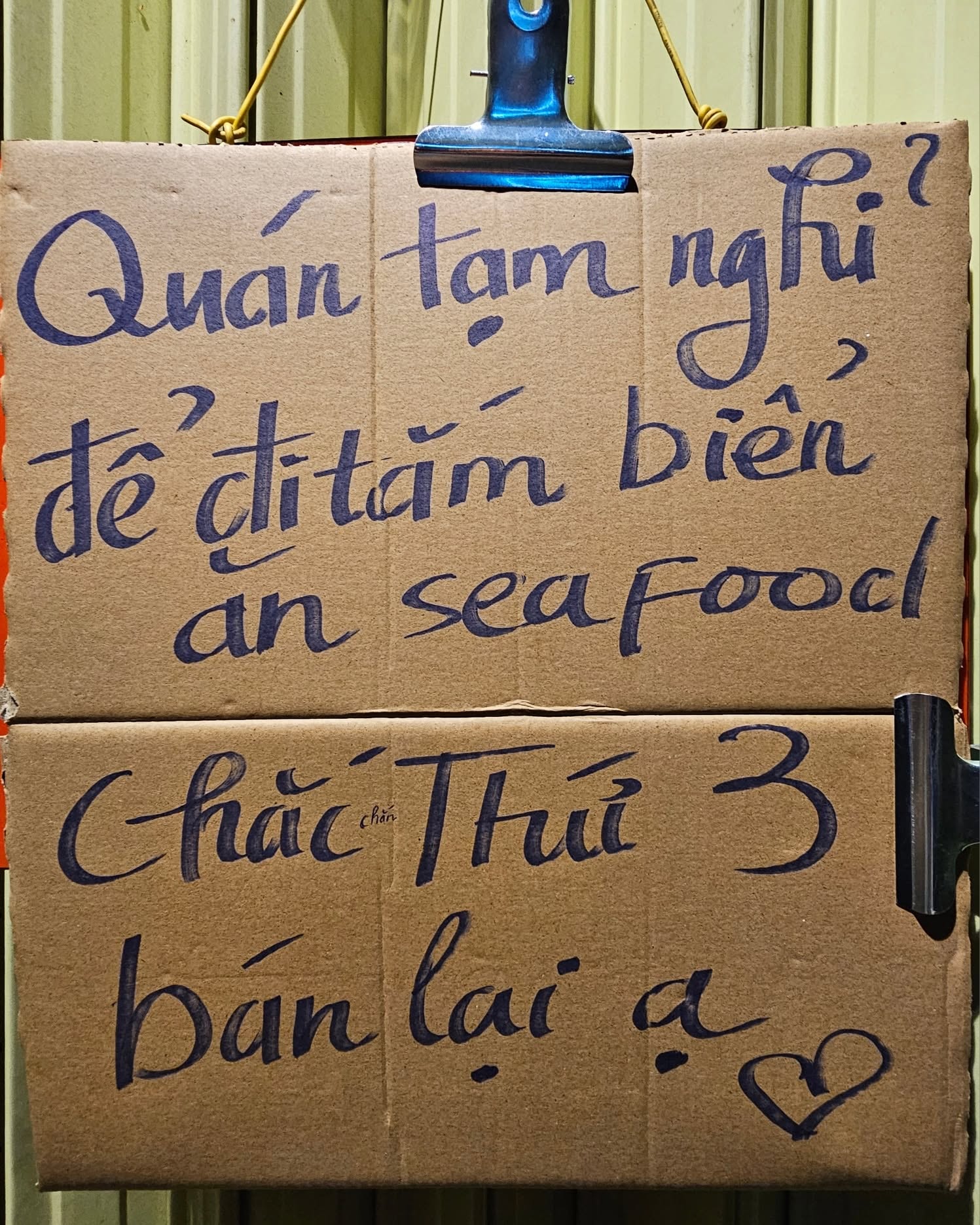 Bỏ chạy xe ôm công nghệ, chủ quán trà sữa 10 năm nổi tiếng vì... nghỉ bán liên tục, khách nói