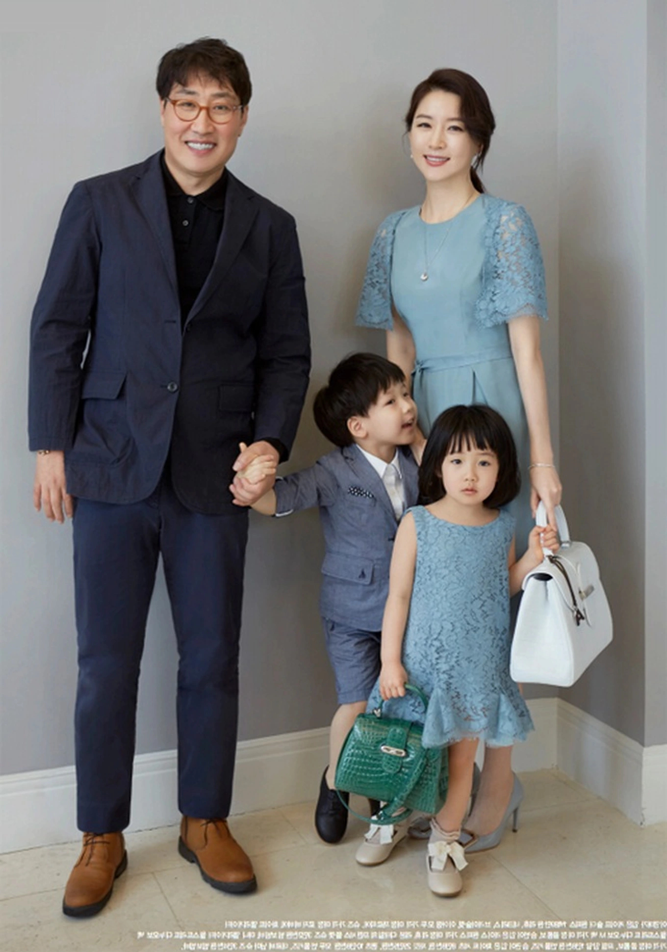 Lee Young Ae - Jeong Ho Young sống hạnh phúc bên nhau suốt gần 20 năm qua bất chấp những lo ngại ban đầu từ khán giả. Còn nhớ, vợ chồng mỹ nhân họ Lee vỡ òa chào đón cặp song sinh 1 trai, 1 gái hồi năm 2011. Ảnh: Naver