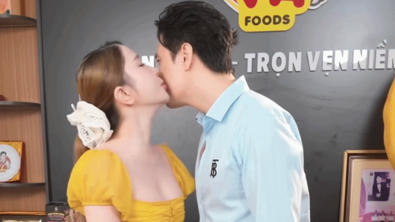 Quỳnh Nga cho biết chỉ mới chính thức hẹn hò với Việt Anh hơn 1 năm