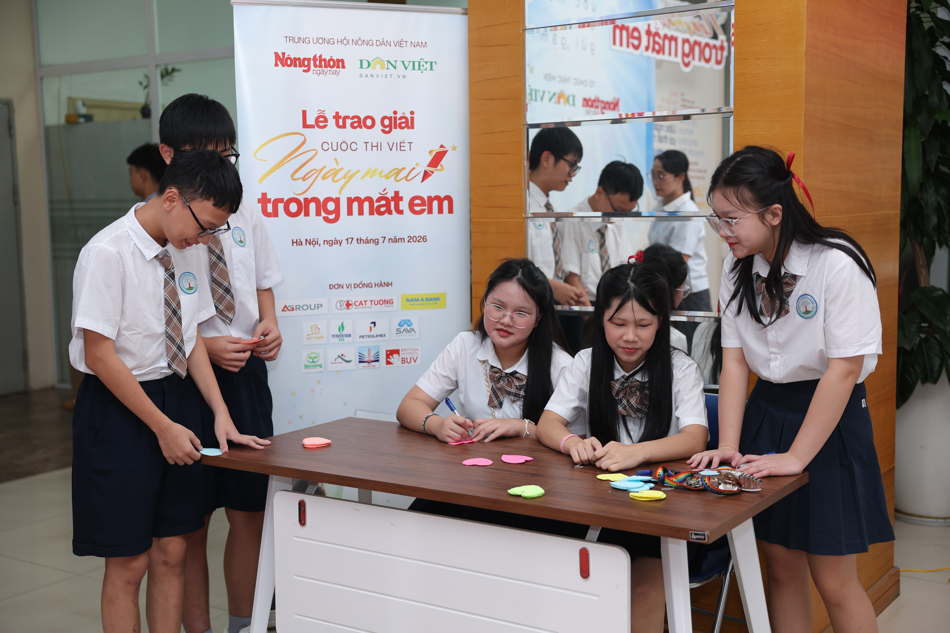 Mỗi bài viết là một câu chuyện riêng, nhưng tất cả cùng chung một khát vọng: được lắng nghe, được sẻ chia và được tin vào ngày mai