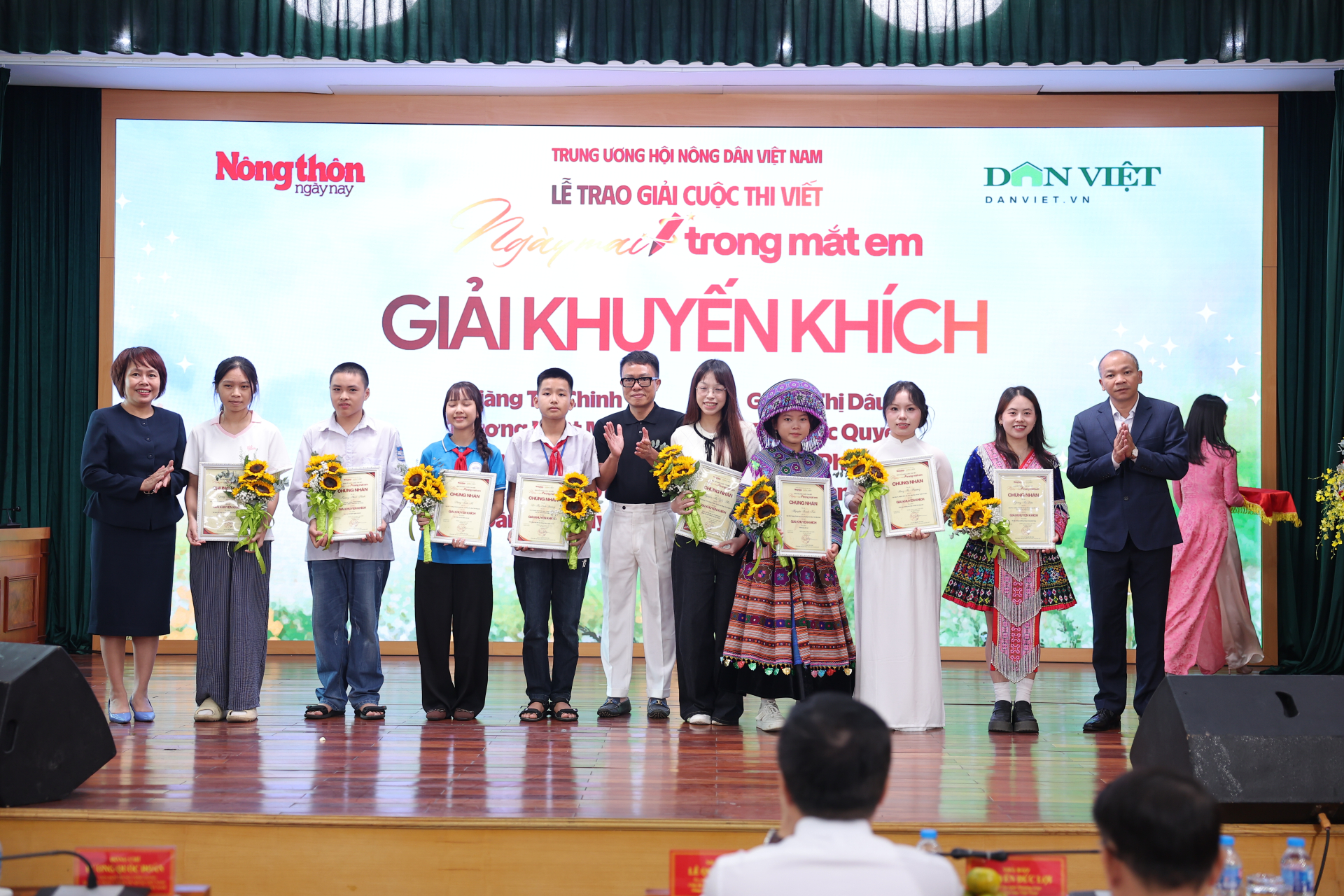 Cơ cấu giải thưởng gồm 1 giải Nhất, 2 giải Nhì, 3 giải Ba, 10 giải Khuyến khích, 5 giải nhân vật tiêu biểu và 20 giải Chuyên đề, với tổng giá trị gần 350 triệu đồng