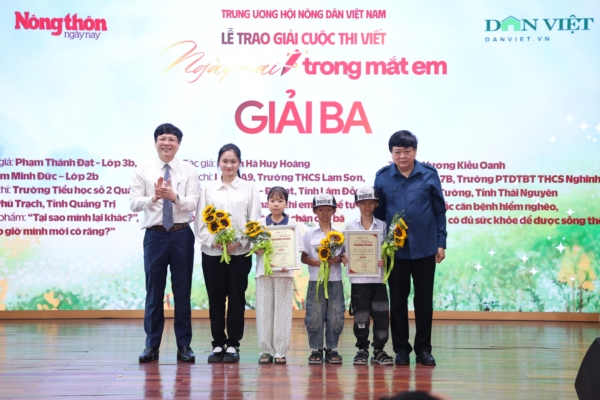 Có một cuộc thi khiến hơn 48.000 người trẻ cùng cầm bút kể lại cuộc đời mình