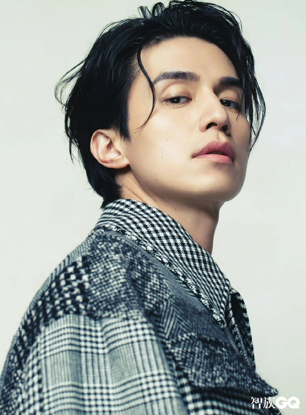 Lee Dong Wook vừa chiếm sóng mạng xã hội nhờ chủ đề chẳng giống ai. Ảnh: Naver
