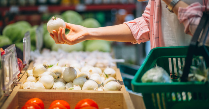 Vì sao mua đồ ở chợ hay được cho thêm?