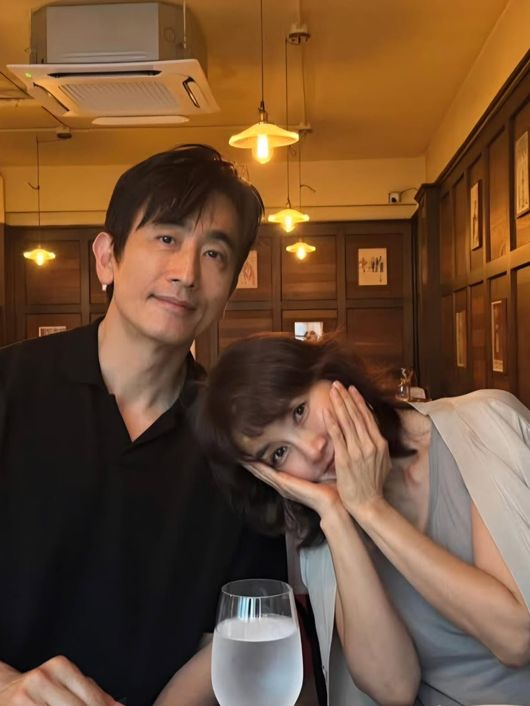 Shin Ae Ra và Cha In Pyo được xem là một trong những cặp đôi kiểu mẫu của giới giải trí Hàn Quốc. Ảnh: Naver.