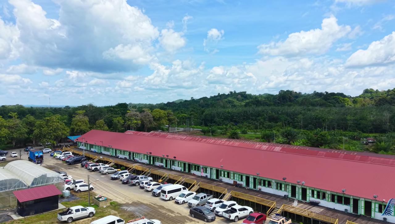 Anh vừa chia sẻ về hành trình thăm ngôi nhà đặc biệt ở bang Sarawak (Malaysia) - nơi có tới 53 hộ gia đình với hơn 780 người cùng chung sống