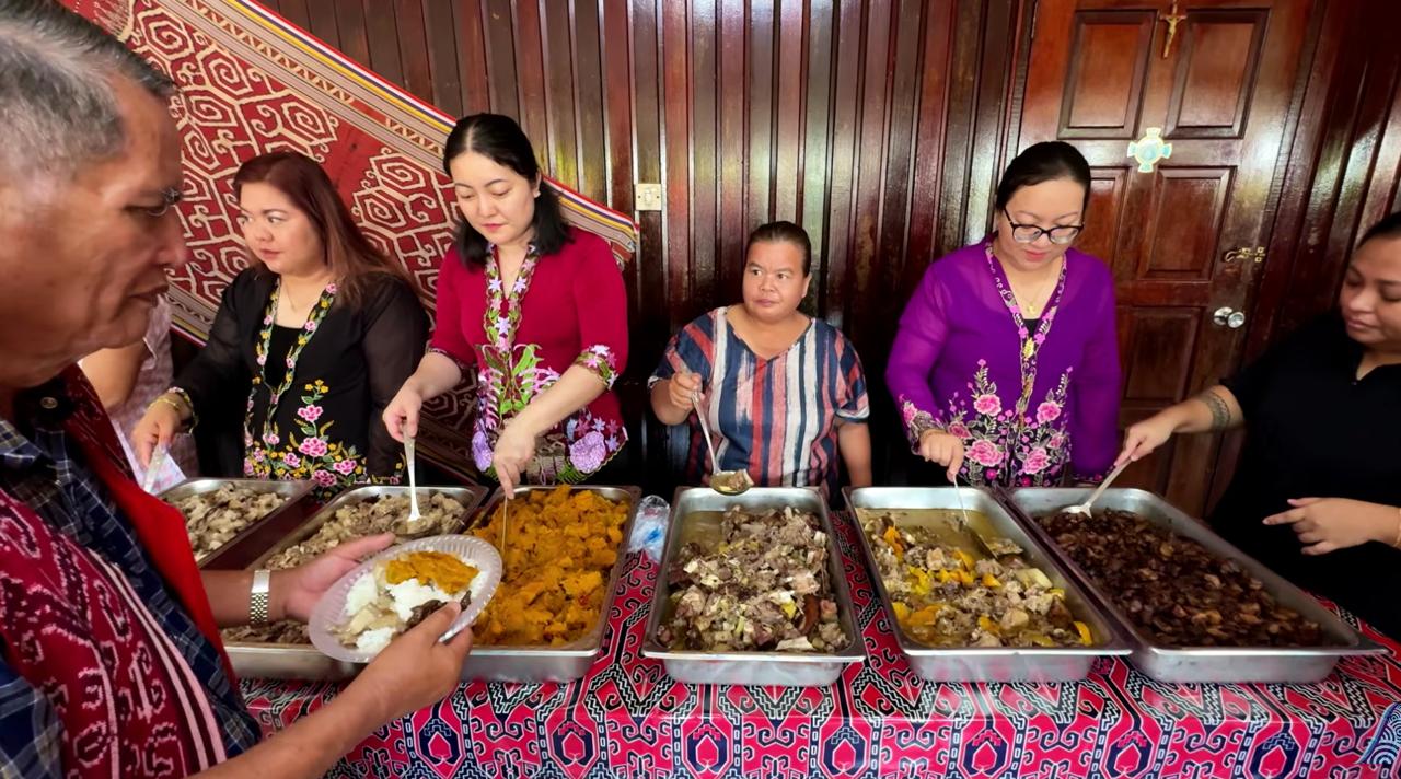 Ngôi nhà dài 250m có 780 người chung sống: Cứ có người cưới là lại nối dài thêm, đã tồn tại gần 100 năm