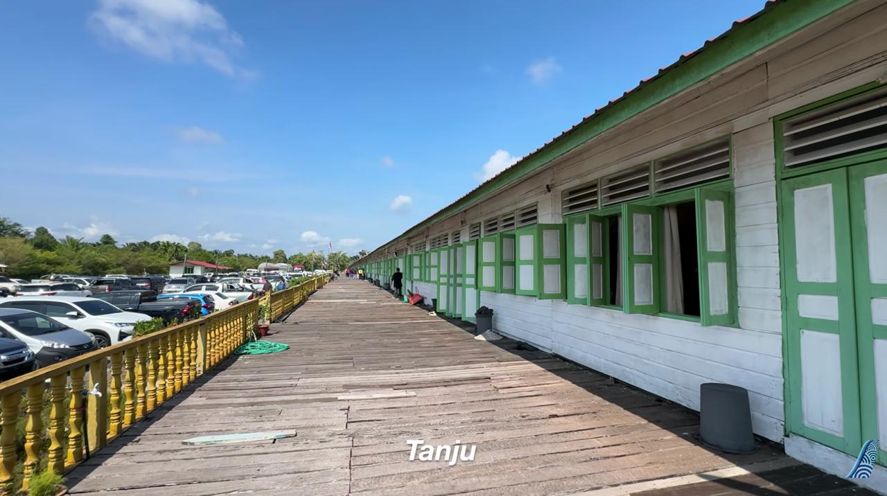 Ngôi nhà dài 250m có 780 người chung sống: Cứ có người cưới là lại nối dài thêm, đã tồn tại gần 100 năm