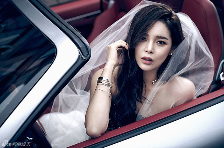 Park Si Yeon bị chồng bỏ sau khi vướng scandal nghiêm trọng. Ảnh: Sina.