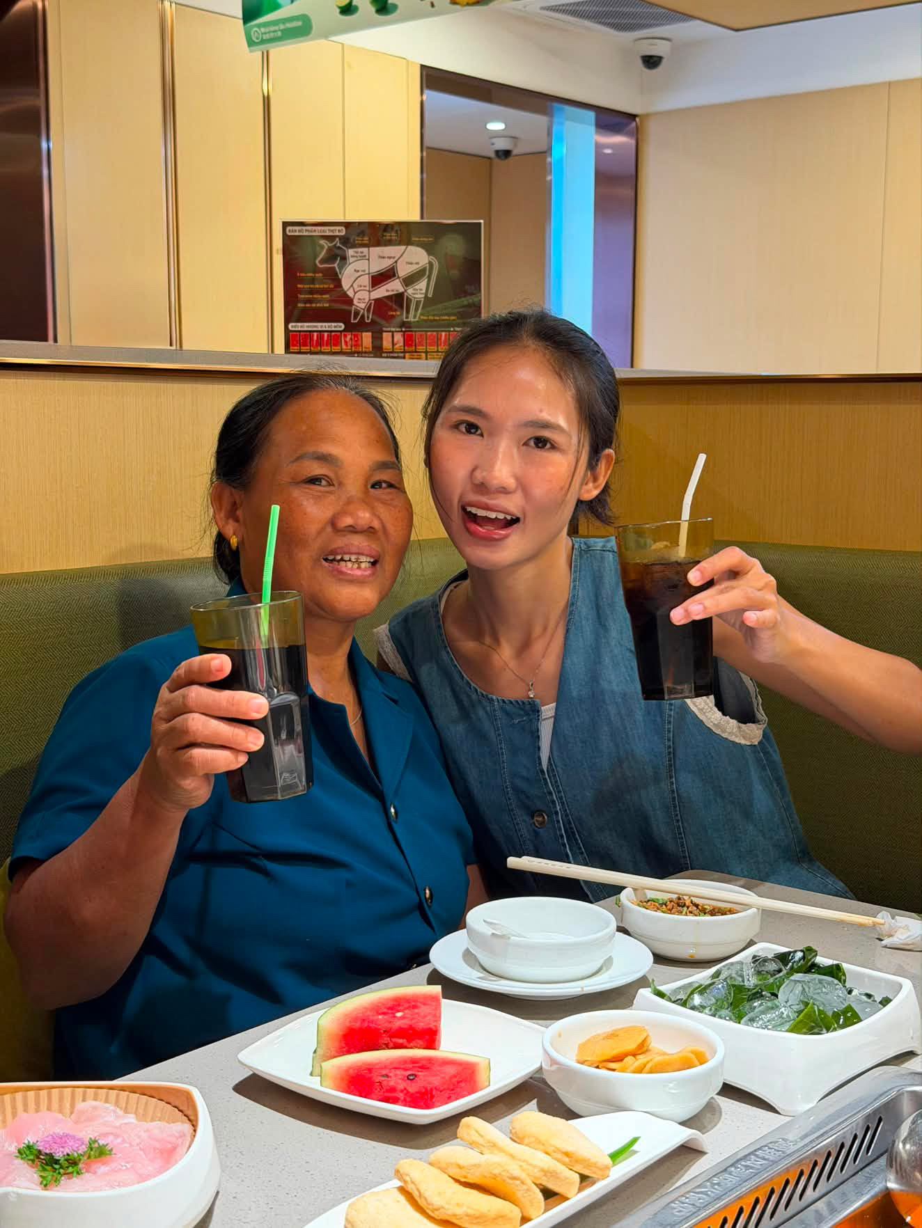 Hoàng Hòa và mẹ - cô Huệ
