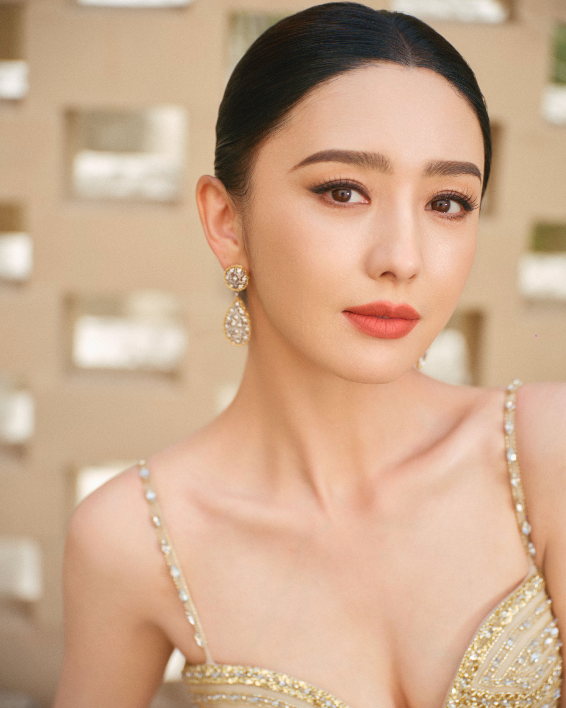 Đồng Lệ Á đã ly dị người chồng thứ 2 là Tổng giám đốc Đài truyền hình Trung ương Trung Quốc CCTV. Ảnh: Weibo.