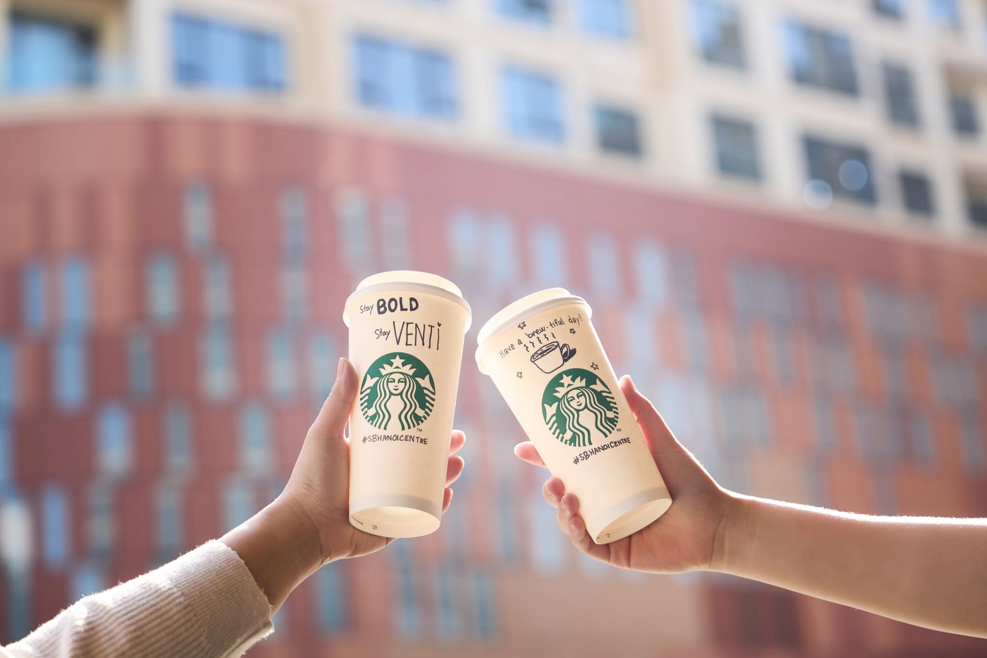 Starbucks Việt Nam gây tranh cãi: Khách hàng chê "mất chất", lạm dụng AI, đồng phục cũng bị gọi tên?- Ảnh 6.