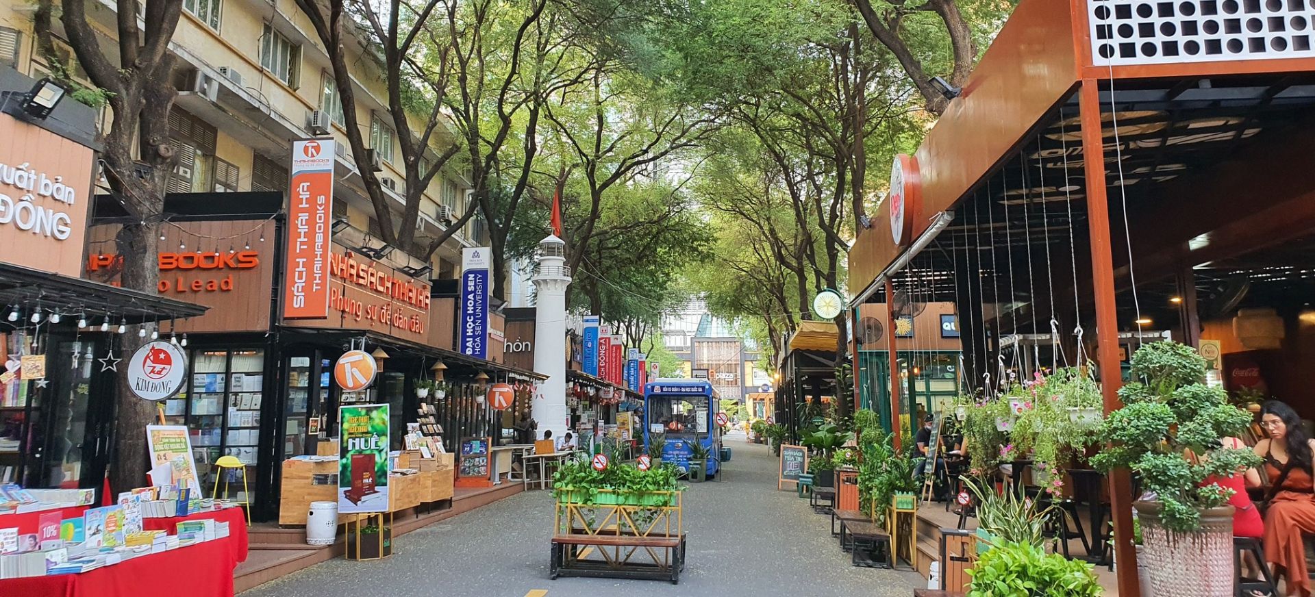 Trào lưu trốn mưa kỳ lạ đang gây sốt Sài Gòn: Không thèm đi cà phê, giới trẻ rủ nhau khám phá 5 địa điểm tuyệt đẹp này!