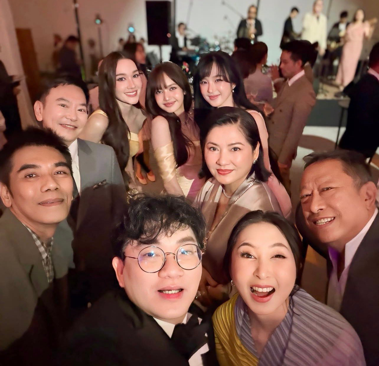 Giữa đám cưới được ví như