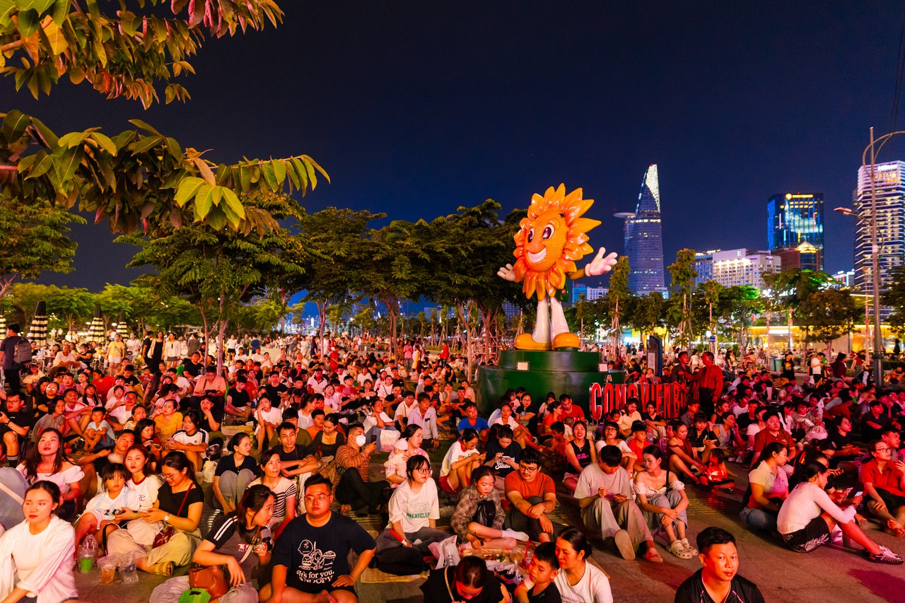Trọn vẹn cảm xúc hướng về chung kết World Cup 2026: Dàn sao bùng nổ, hàng nghìn người đếm ngược