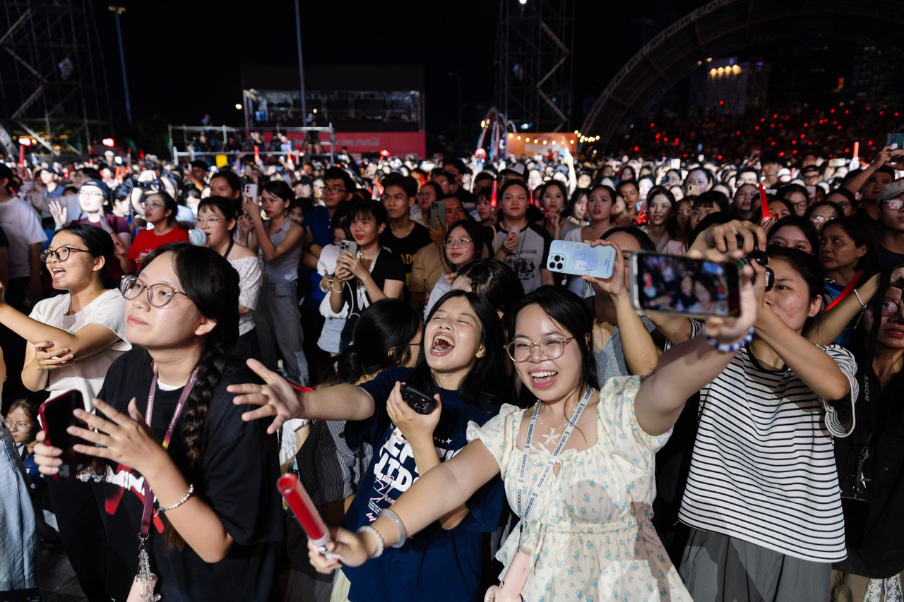Trọn vẹn cảm xúc hướng về chung kết World Cup 2026: Dàn sao bùng nổ, hàng nghìn người đếm ngược