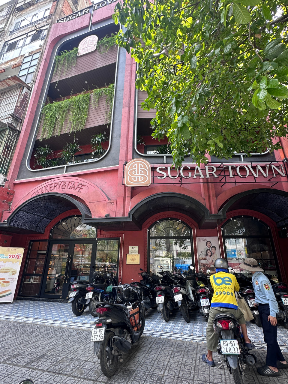 Tiệm bánh Sugar Town của nghệ sĩ Việt Hương hiện tại ra sao?