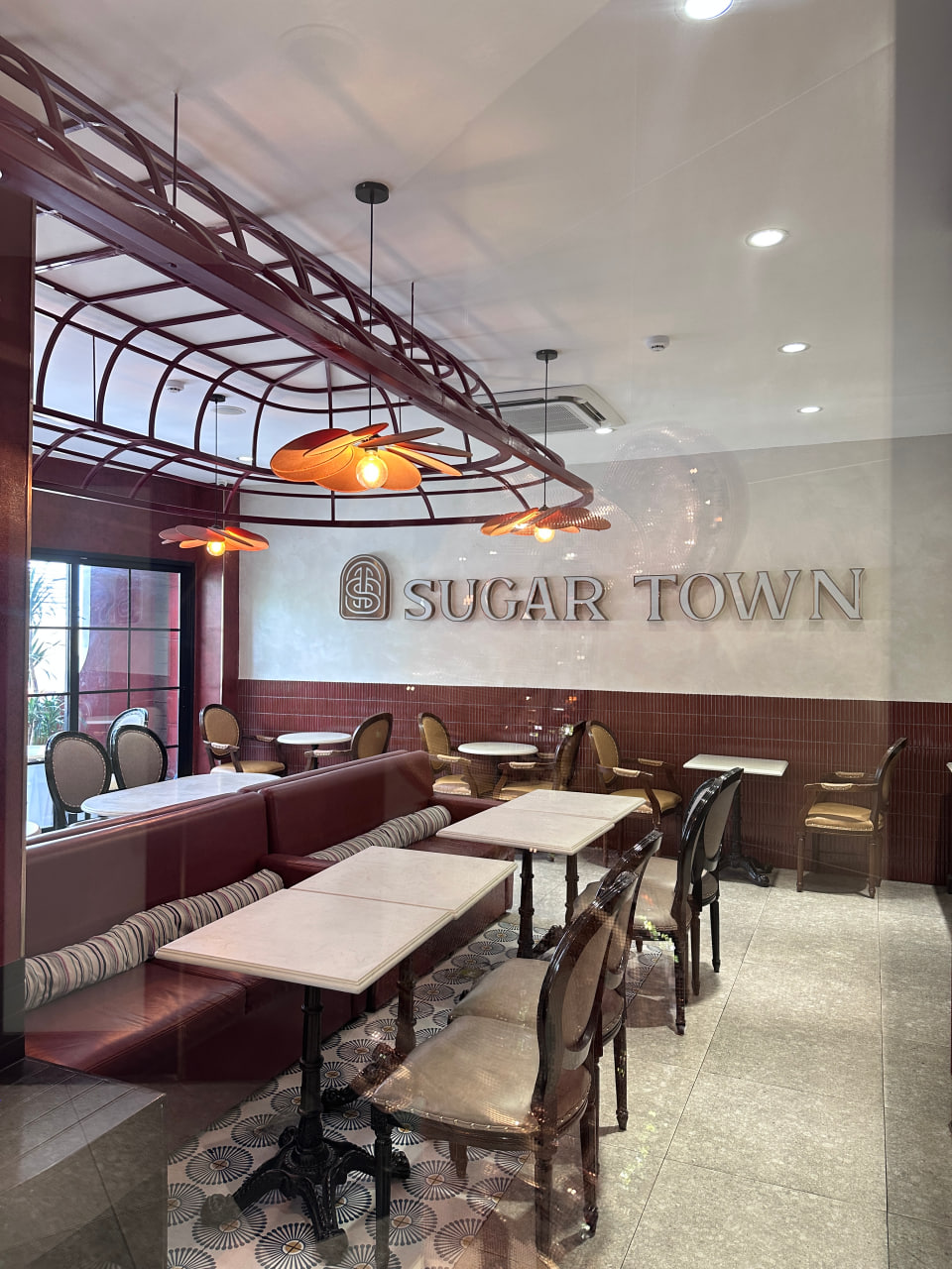 Tiệm bánh Sugar Town của nghệ sĩ Việt Hương hiện tại ra sao?