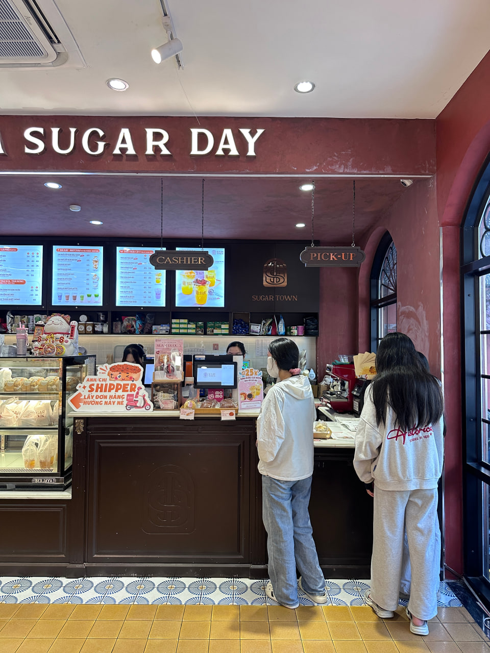 Tiệm bánh Sugar Town của nghệ sĩ Việt Hương hiện tại ra sao?