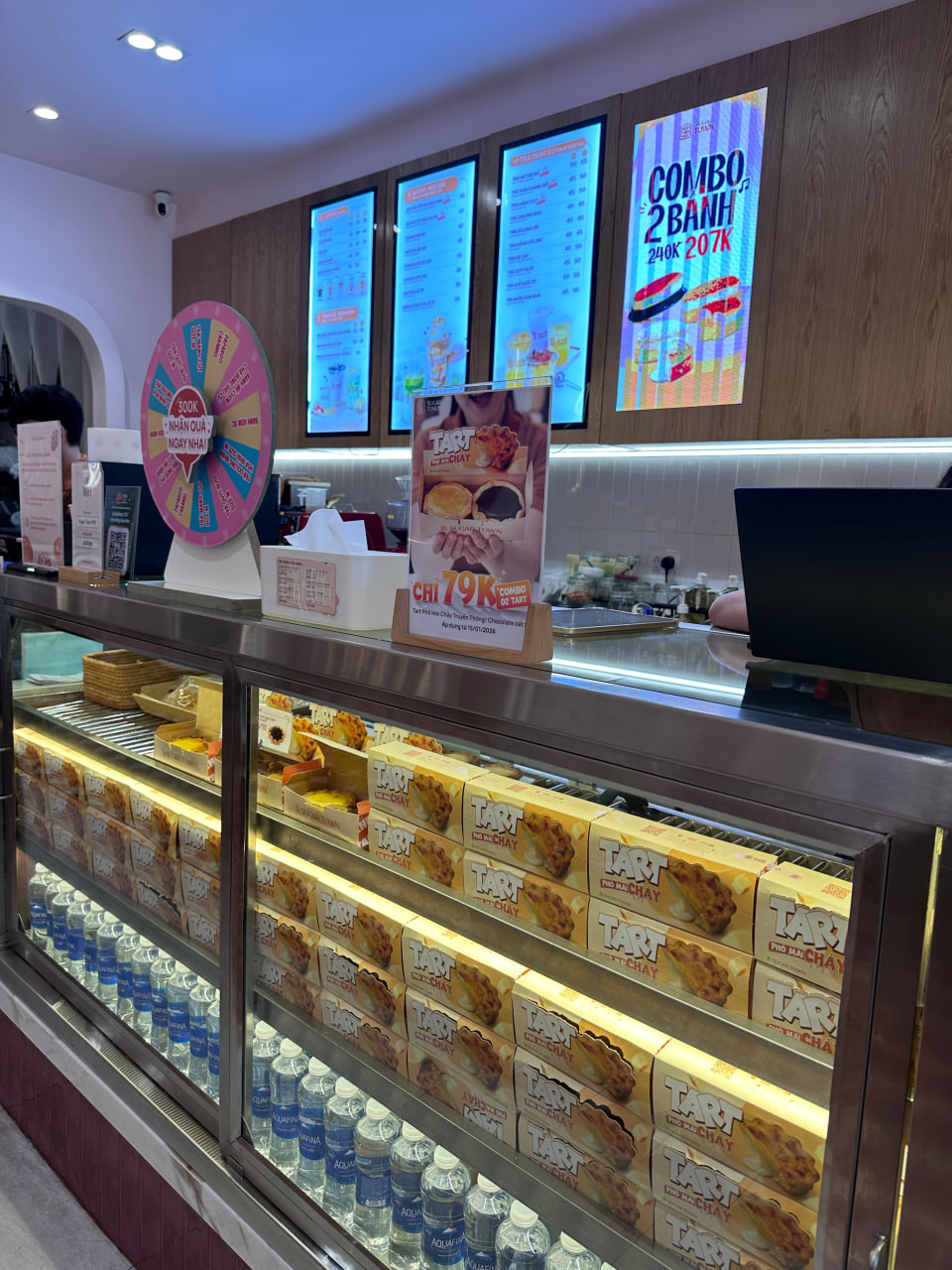 Tiệm bánh Sugar Town của nghệ sĩ Việt Hương hiện tại ra sao?
