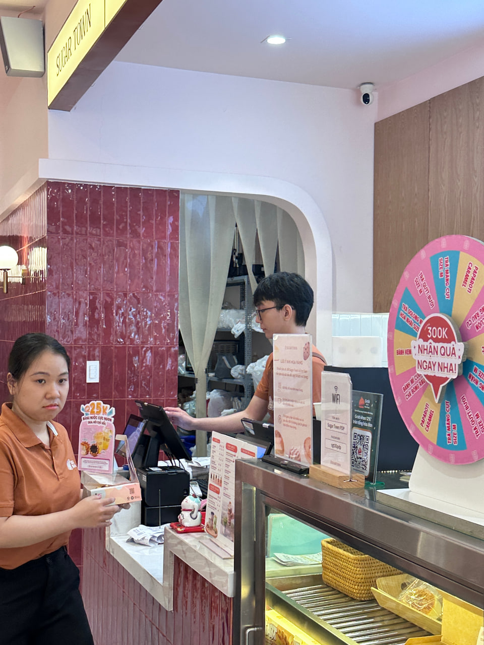 Tiệm bánh Sugar Town của nghệ sĩ Việt Hương hiện tại ra sao?