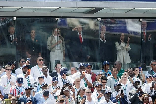 Tổng thống Hoa Kỳ Donald Trump đã có mặt tại trận chung kết World Cup vào Chủ nhật, ngày 19 tháng 7, lần xuất hiện đầu tiên của ông tại giải đấu năm 2026 trong trận đấu cuối cùng. Ảnh: Reuters