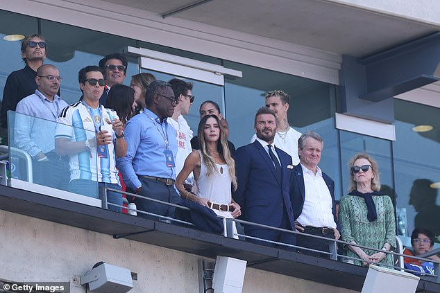 Vợ chồng David - Victoria Beckham trên khán đài VIP. Ảnh: Getty Images.