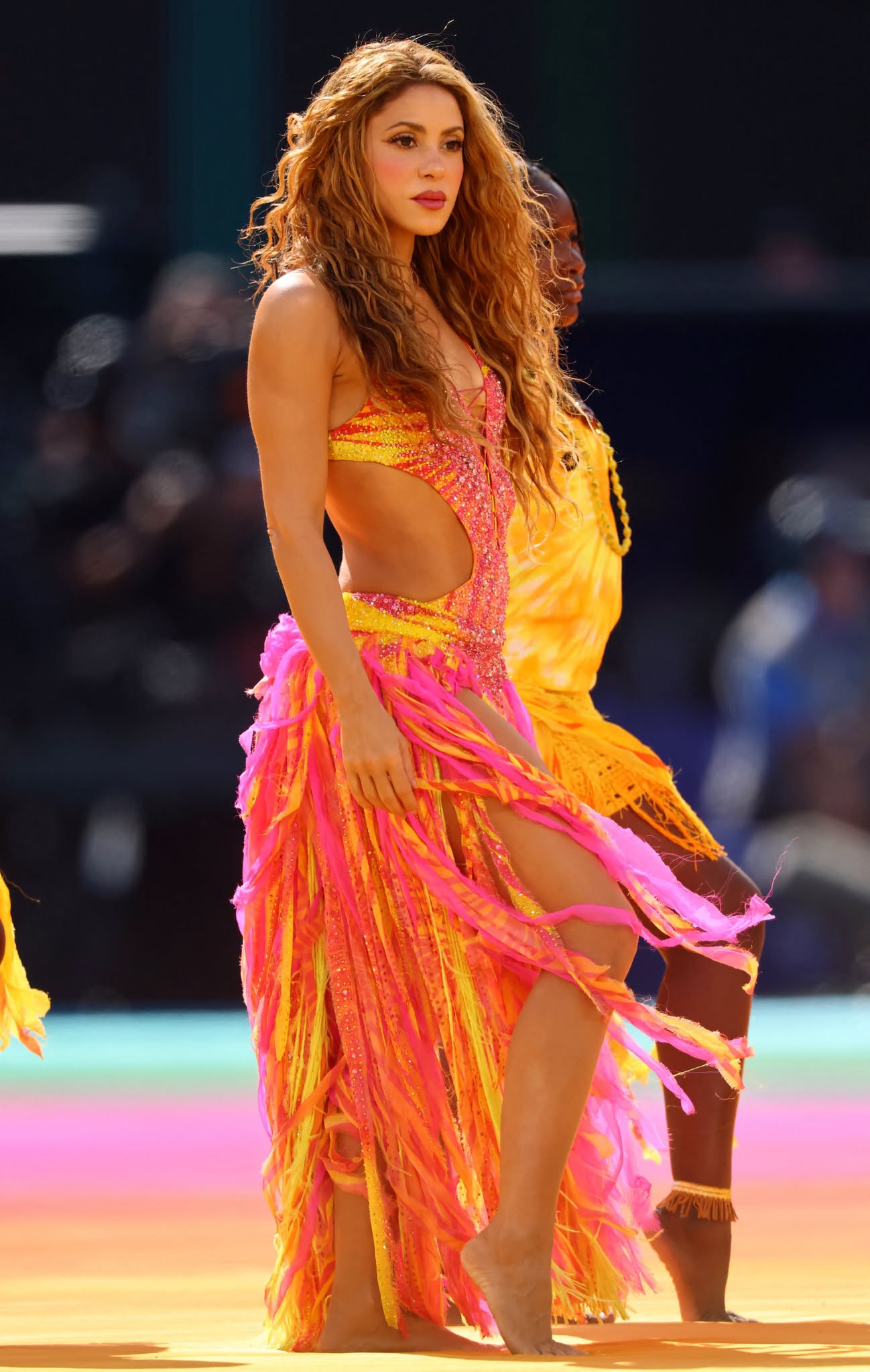 Visual đẹp không góc chết, không khuyết điểm của Shakira. Ở tuổi 49, nữ ca sĩ giữ vững phong độ nhan sắc như thời thiếu nữ với làn da căng mịn, chẳng thấy dấu vết lão hóa và đường nét gương mặt hài hòa, sắc sảo. Ảnh: X.