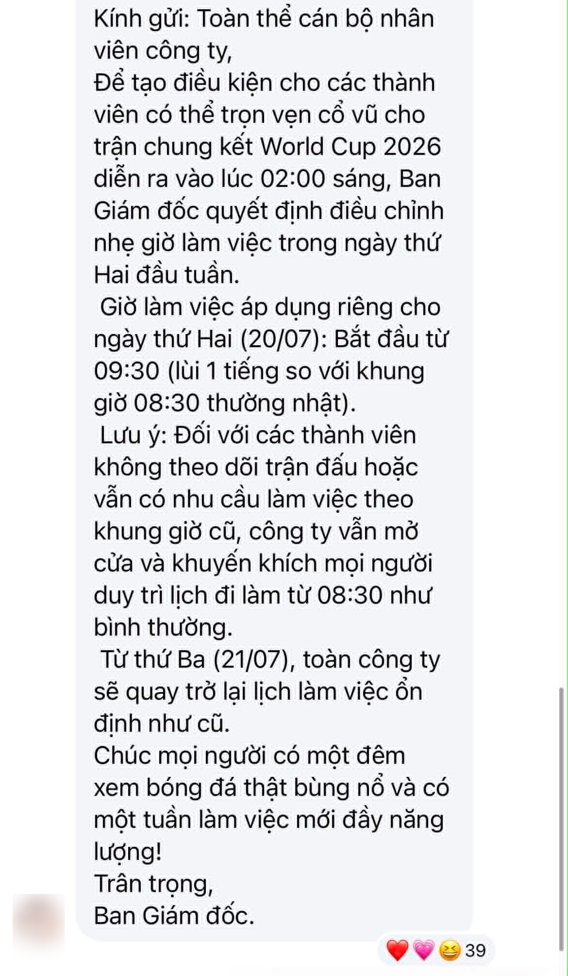 Các nhân viên được cho chấm công lúc 9h30, tức là muộn hơn 1 tiếng so với bình thường.