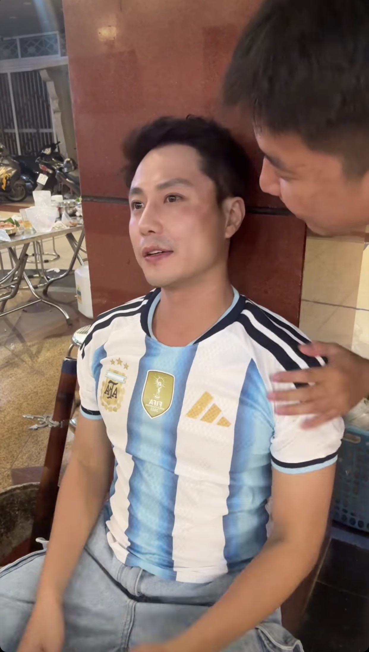 Diễn viên Thanh Sơn không giấu được sự buồn bã trong ngày Messi không bảo vệ thành công chức vô địch
