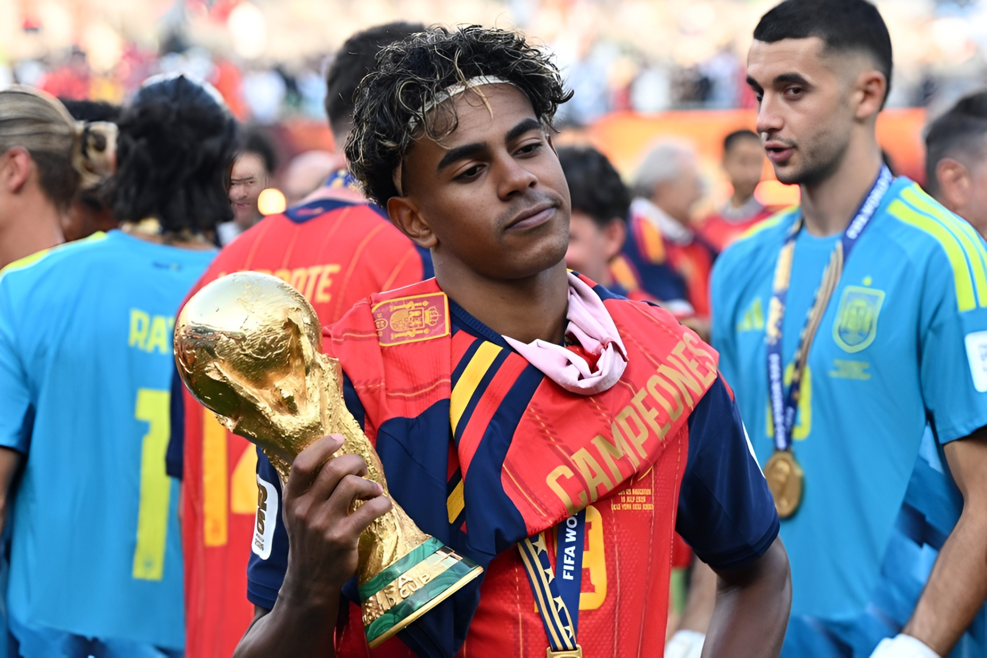Lamine Yamal là cầu thủ trẻ nhất trong lịch sử tuyển Tây Ban Nha giành chức vô địch Euro lẫn World Cup (Ảnh: Getty Images)