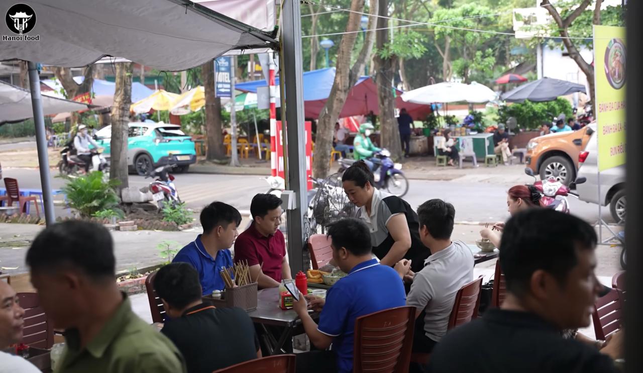Mới mở hơn 2 năm nhưng quán đã tấp nập khách